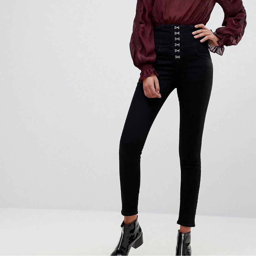 NWOT NEW LOOK Hook and Eye Lace Up Jeans in Black
